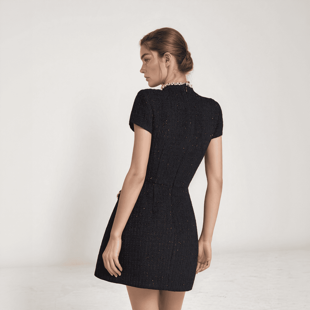 Élise – Robe Courte Chic à Poches Perles