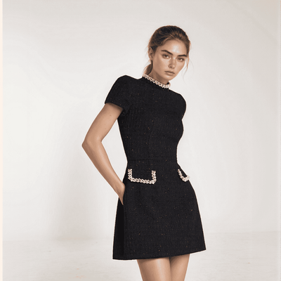 Élise – Robe Courte Chic à Poches Perles